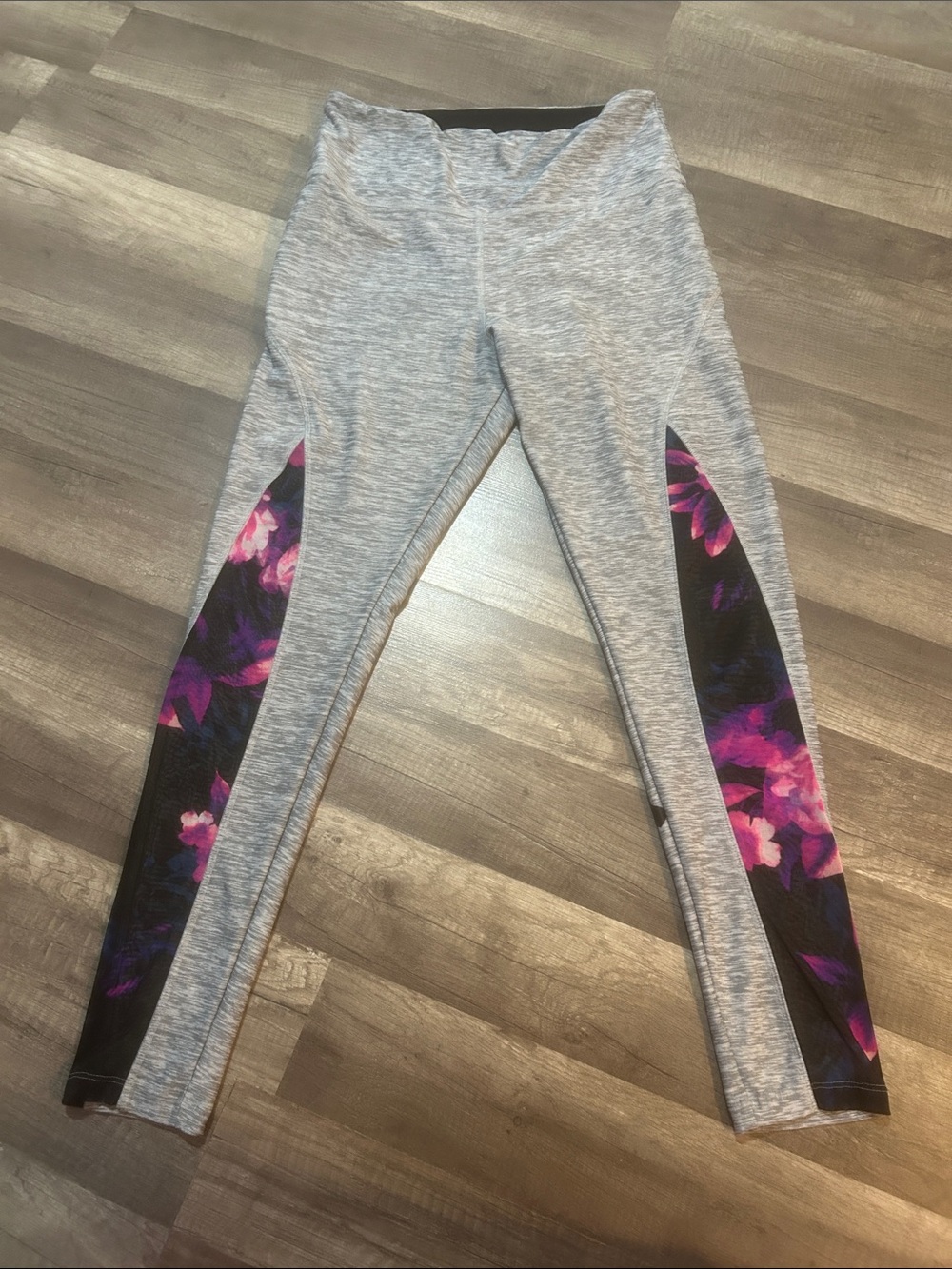 PINK Victoria's Secret Ultimate Women’s Leggings Gray with Floral Accents Large
